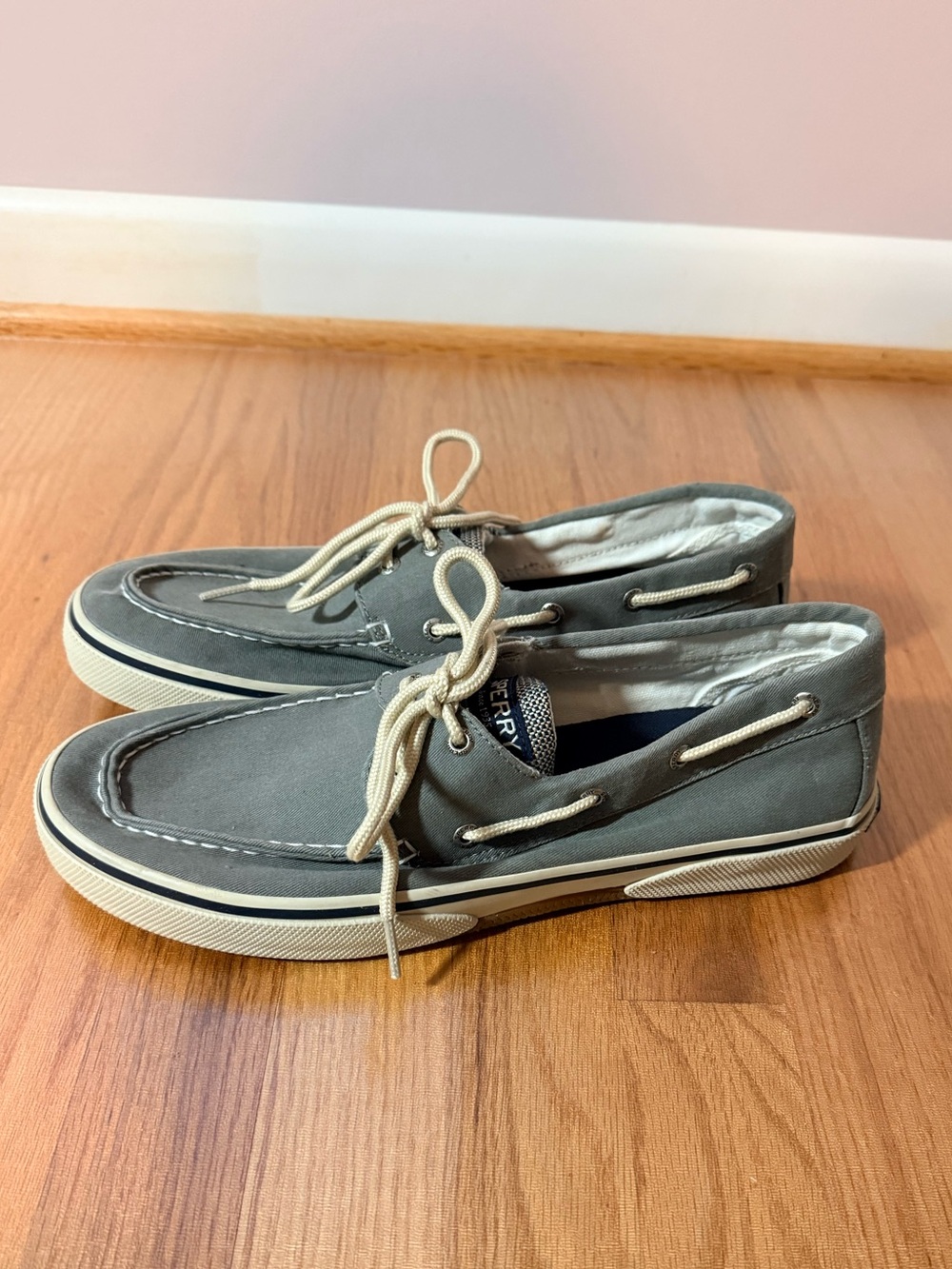 NWOT Sperry Men’s Gray Canvas 2-Eye Boat Shoes with Cream Laces